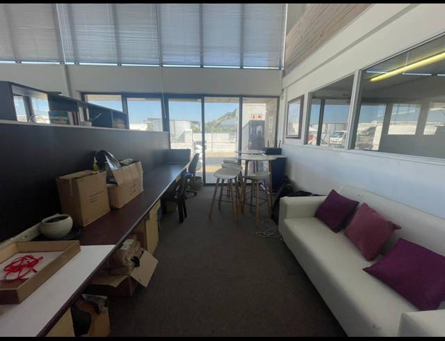589M² WAREHOUSE TO LET IN RIVERHORSE VALLEY